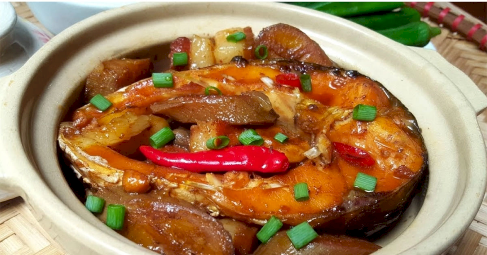 Fish braised in fermented soybean paste
